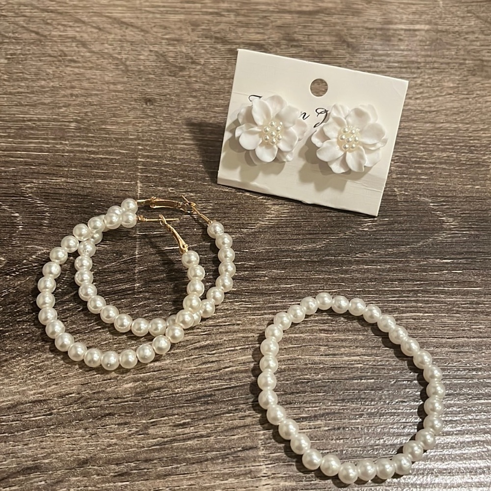NWT PEARL EARRINGS